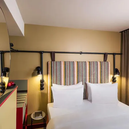 Me And East Side, By Hyatt 4*