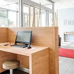 Me And East Side, By Hyatt Otel