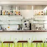 Me And East Side, By Hyatt Otel