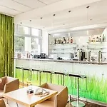 Otel Me And East Side, By Hyatt