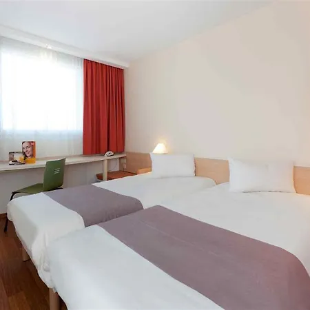 Hotel Me And East Side, By Hyatt 4*