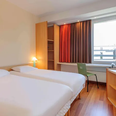 Me And East Side, By Hyatt Hotel 4*