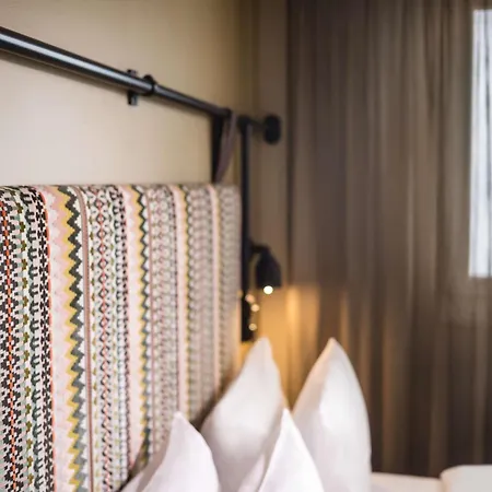 Hotel Me And East Side, By Hyatt 4*