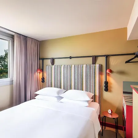 Hotel Me And East Side, By Hyatt Berlín