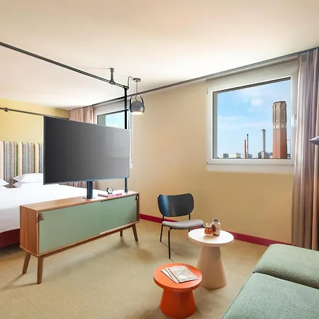 Me And East Side, By Hyatt 4*