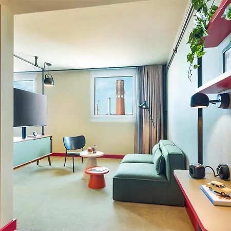 מלון Me And East Side, By Hyatt 4*