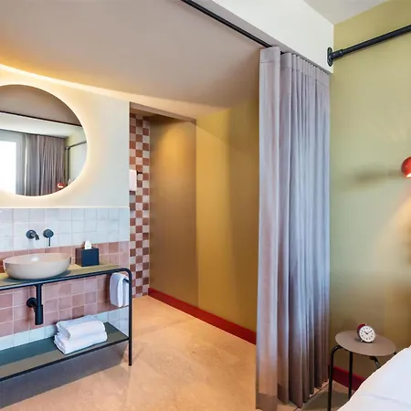 Me And East Side, By Hyatt 4*