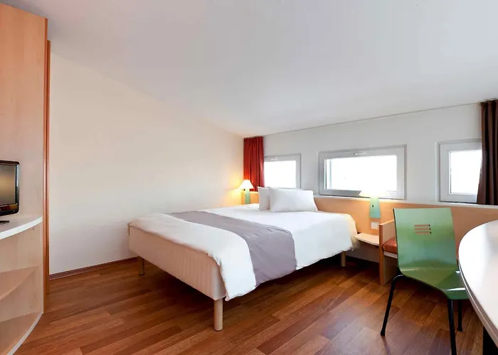 Me And East Side, By Hyatt 4*