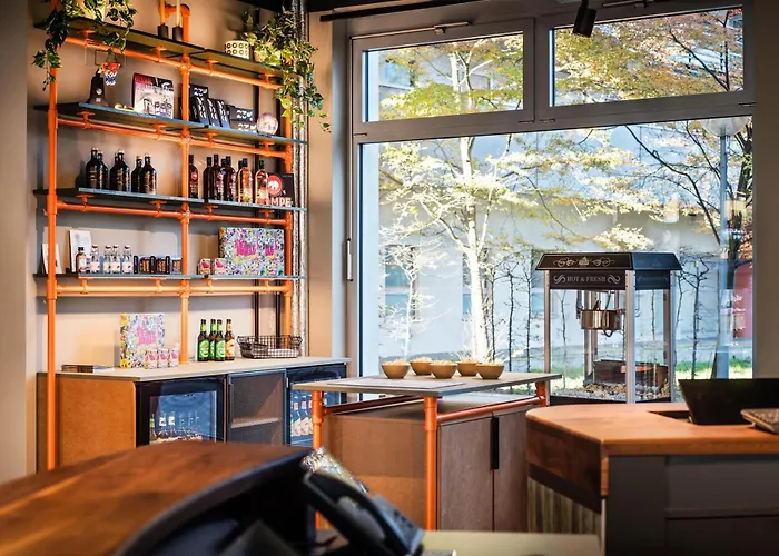 Me And East Side, By Hyatt 4*