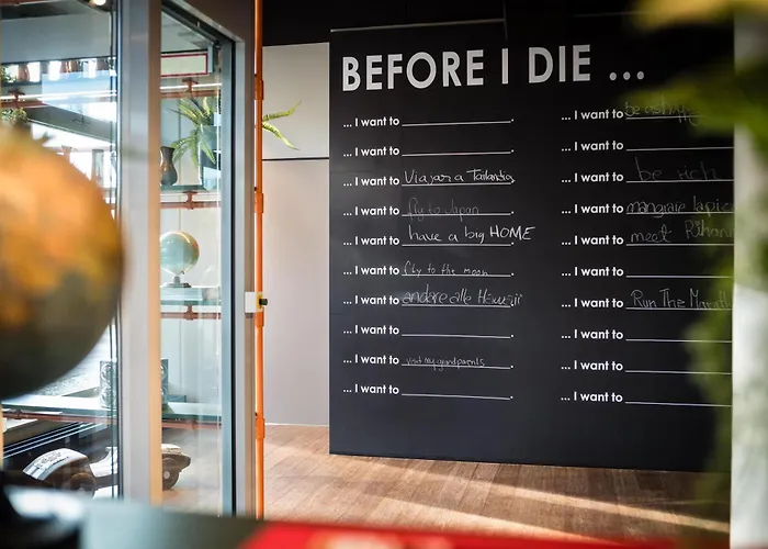 Hotel Me And East Side, By Hyatt 4*