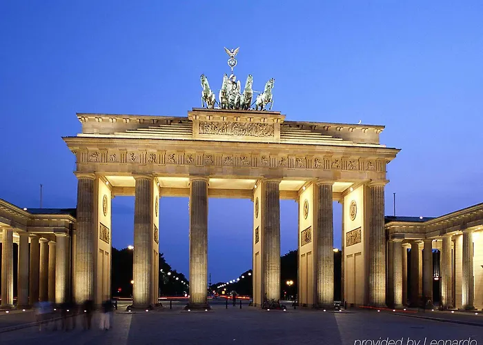 Hotel Me And East Side, By Hyatt 4*