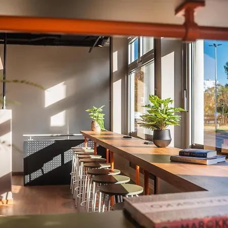 Me And East Side, By Hyatt 4*