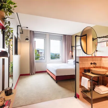 Hotel Me And East Side, By Hyatt 4*