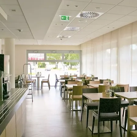 Me And East Side, By Hyatt 4* Berlim